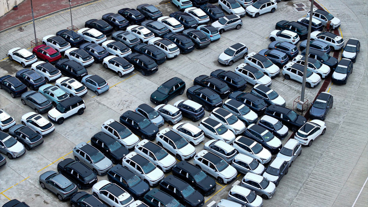 ४४ अर्ब बराबरको सवारी साधन र स्पेयर पार्टस् आयात