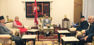 राष्ट्रपतिको पहलमा पहिलो पटक प्रधानमन्त्री कार्की र प्रमुख दलका शीर्ष नेता एकसाथ छलफलमा