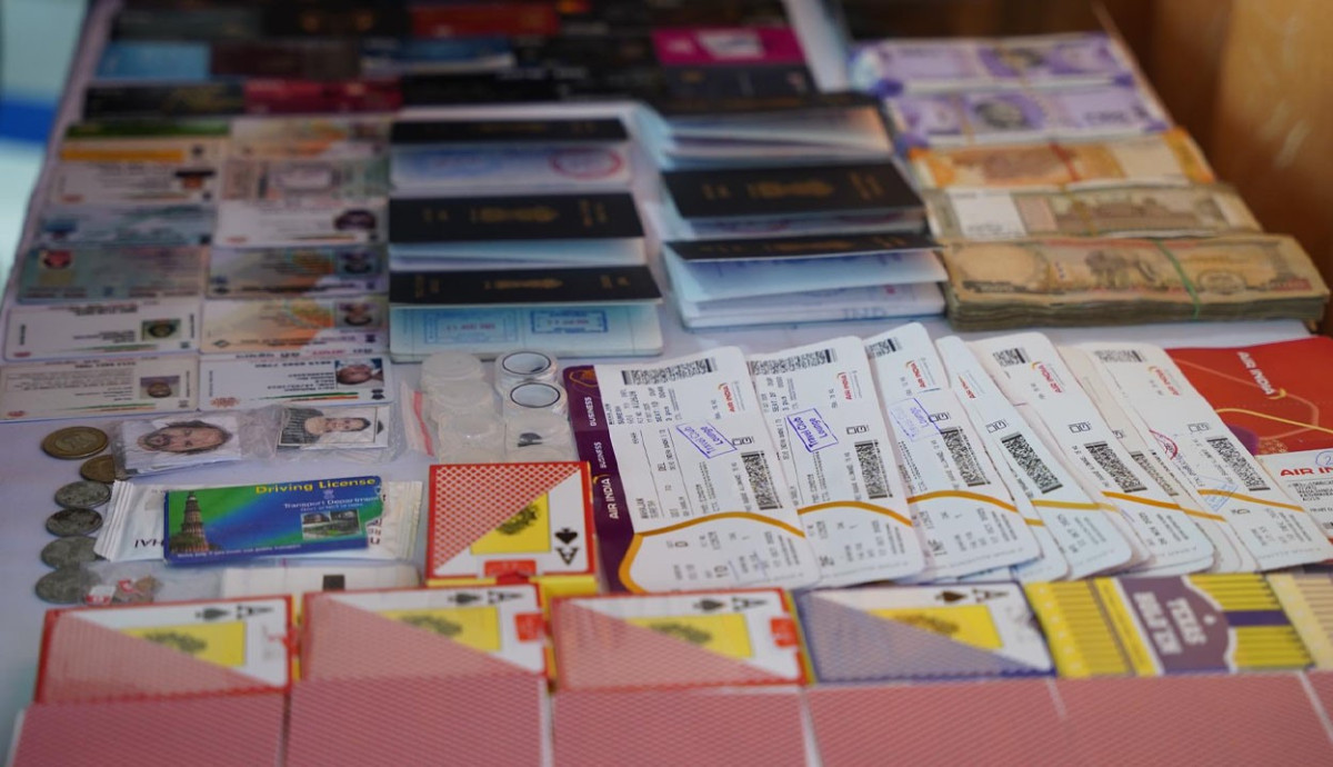 छाया सेन्टरको वाल्डो क्यासिनोबाट तासमा चिप्स जोड्ने र आँखामा लेन्स लगाएर खेलाउने ७ जना पक्राउ