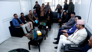 सरकारी राजनीतिक संवाद टोली रास्वपा पार्टी कार्यालयमा (तस्बिरहरु)