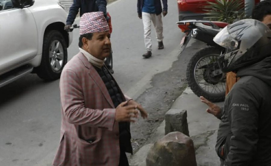 कांग्रेस नेता सुनिल शर्माले पनि भेटे बालेन शाह