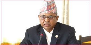 प्राधिकरणका कर्मचारीलाई मन्त्री सिन्हाको निर्देशनः दुई महिनाभित्र विमानस्थलको सेवा सुधार गर्नूस्