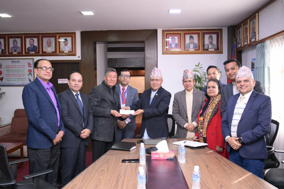 सिद्धार्थ प्रिमियर इन्स्योरेन्सद्वारा भौतिक पूर्वाधार पुनर्निर्माण कोषमा १ करोड १ लाख सहयोग