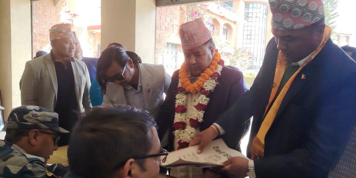 भक्तपुर–२ बाट महेश बस्नेतले गरे उम्मेदवारी दर्ता