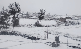 बैतडी र बागलुङमा बाक्लो हिमपात, जनजीवन प्रभावित