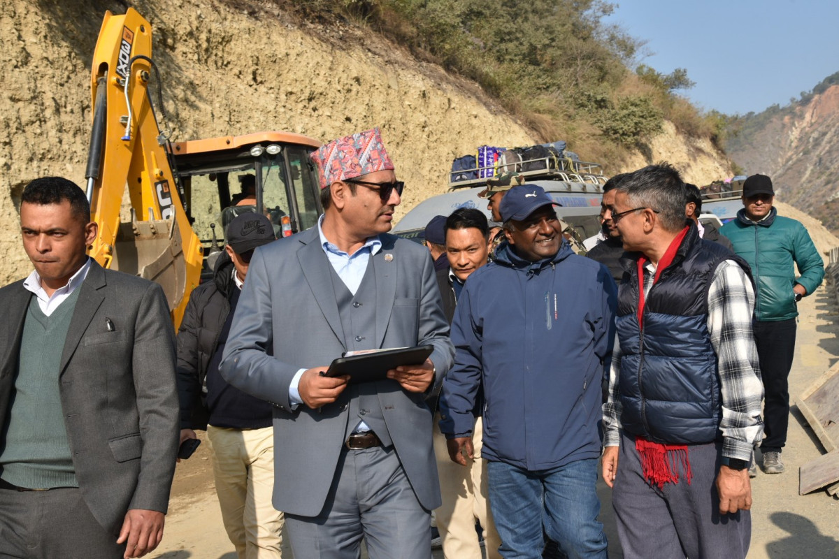 बीपी राजमार्ग वर्षाअघि नै सञ्चालन योग्य बनाउन मन्त्री चौलागाईंको निर्देशन