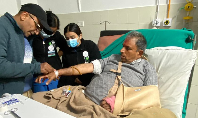 कास्की-२ का कांग्रेस उम्मेदवार बास्तोला घरदैलो गर्ने क्रममा लडेर घाइते