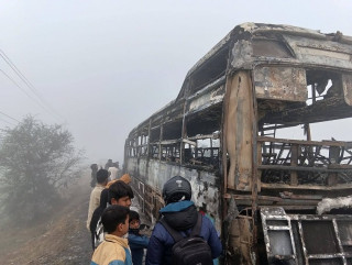 कपिलवस्तुमा गुडिरहेको बसमा आगलागी, सबै यात्रु सकुशल