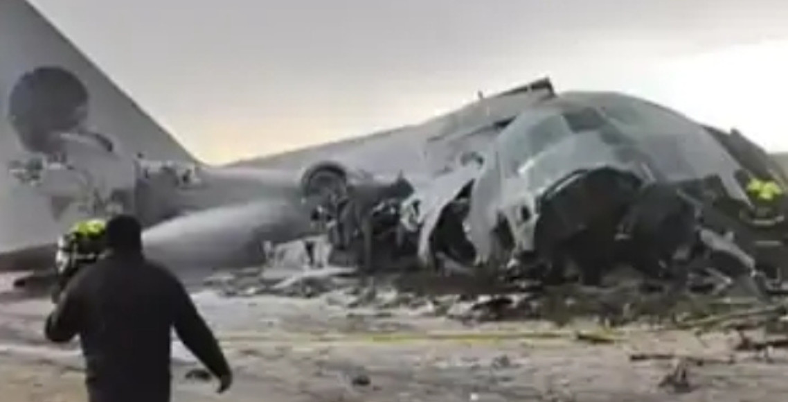 कार्गो विमान उडेको केही बेरमै खस्यो, १५ जनाको मृत्यु