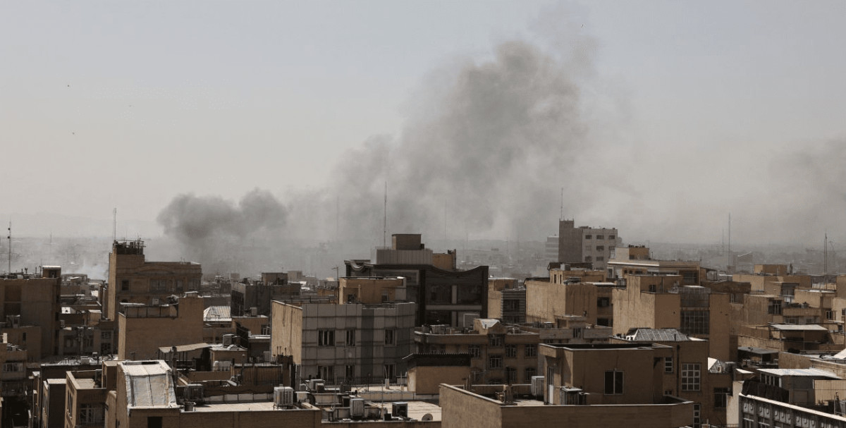 इरानले गर्‍यो इजरायल र मध्यपूर्वका अमेरिकी अड्डामा मिसाइल र ड्रोन आक्रमण सुरु