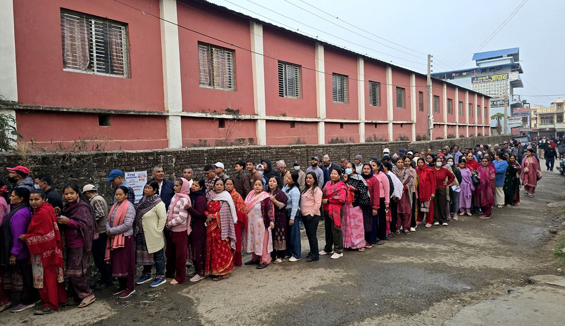 देशभर मतदान जारी