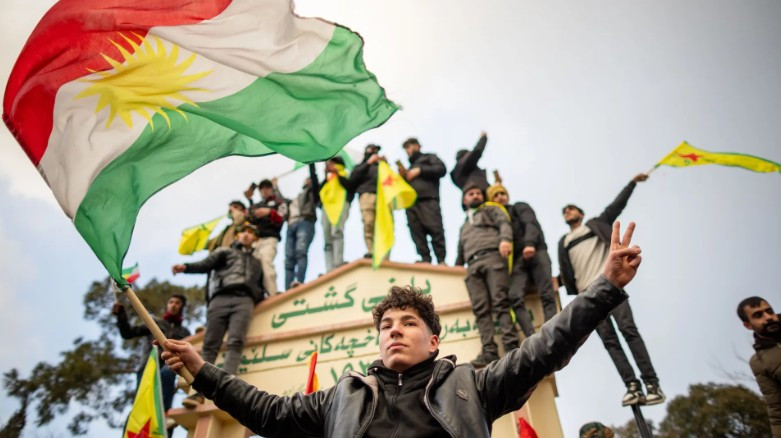 इरानको सत्ता ढाल्न अमेरिकाले कुर्द समूहलाई हतियार दिएर स्थल आक्रमण गराउने तयारी!