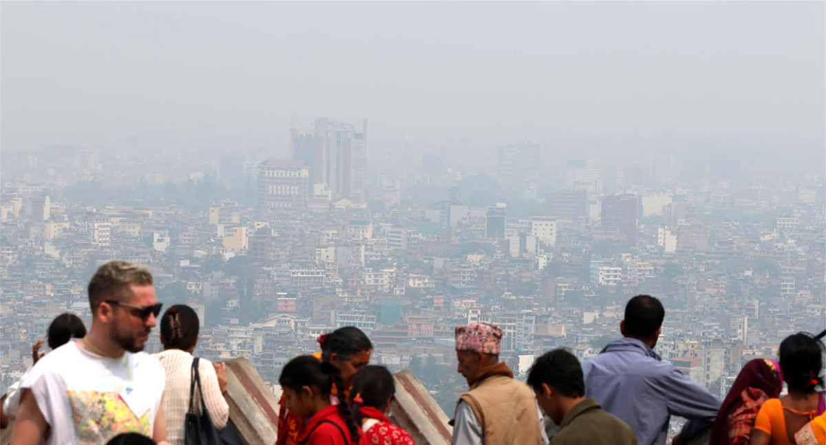 काठमाडौंवासीलाई आँखा पोल्ने, घाँटी खसखसाउने र टाउको दुख्ने समस्या, के हो कारण ?