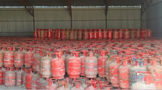 ६ हजार ३७७ सिलिण्डर ग्यास लुकाएर राखेको अवस्थामा फेला, ३ लाख जरिवाना