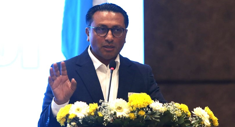 म निदाएको थिइनँ, टेबुलमुनि फोनमा म्यासेज पढ्दै थिएँ: अर्थमन्त्री वाग्ले