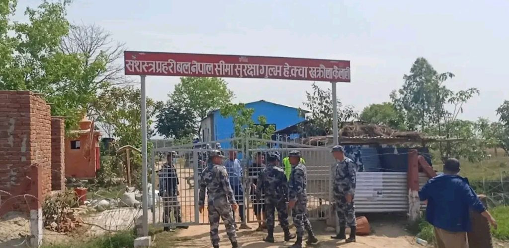 कैलालीको खक्रौला नाकामा सामान बरामद गर्दा विवाद, डीएसपी प्रदीप पौडेलमाथि हातपात