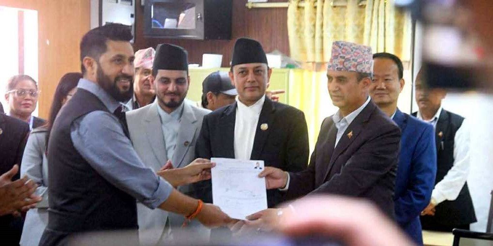 डीपी अर्यालले गराए सभामुख पदमा मनोनयन दर्ता