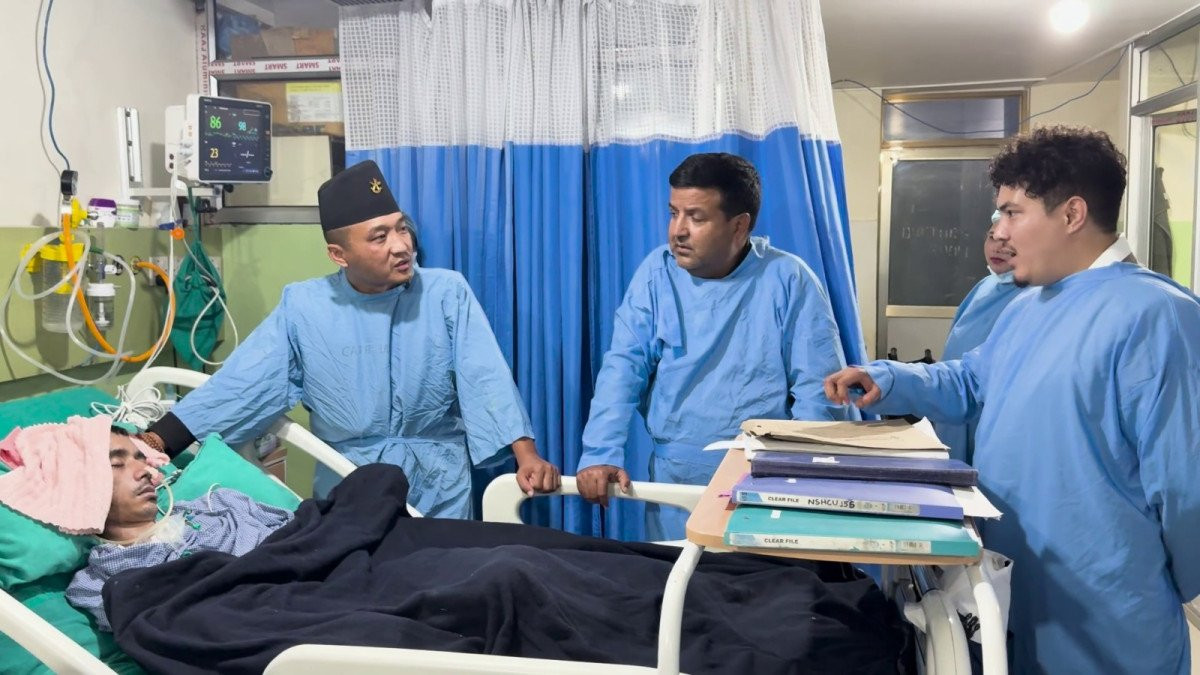 जेनजी आन्दोलनका घाइतेको स्वास्थ्य अवस्थाबारे जानकारी लिन केएमसी पुगे गृहमन्त्री गुरुङ
