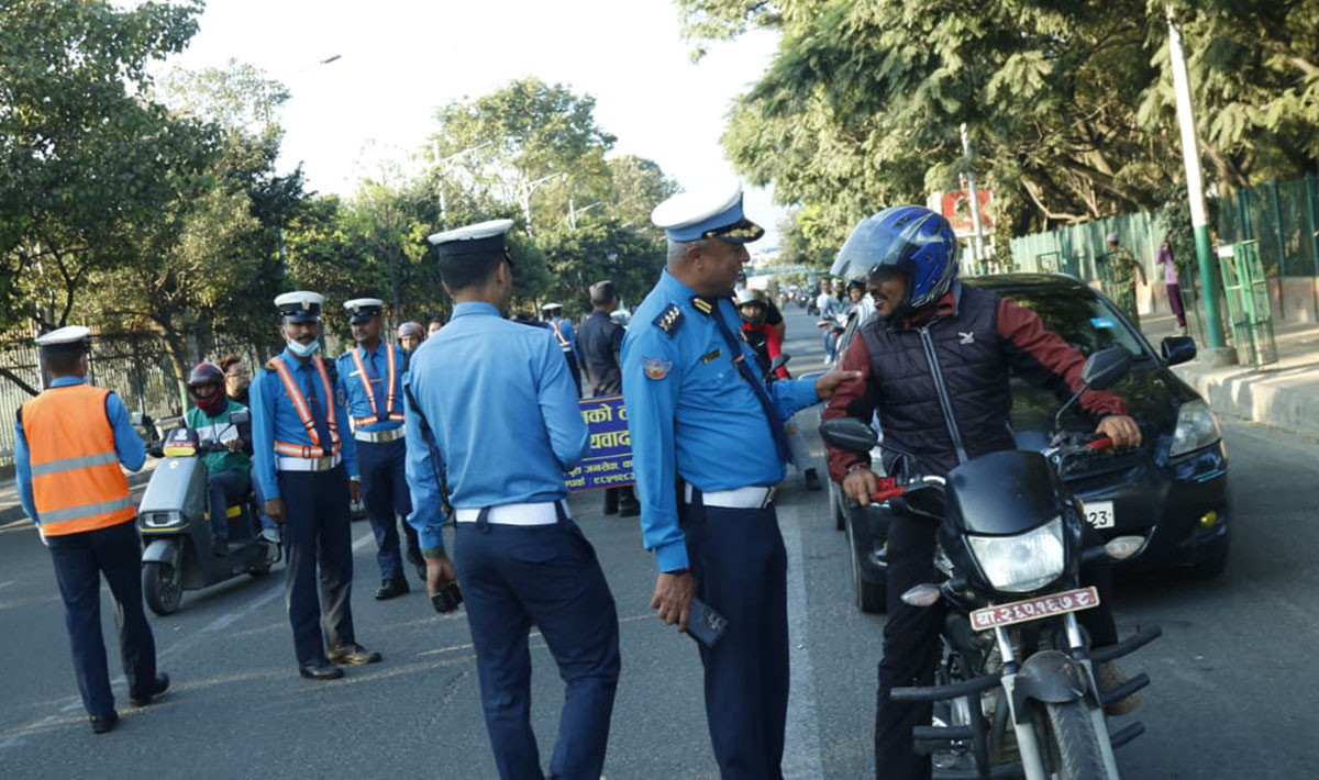 मापसे गरेर सार्वजनिक गाडी चलाएको आरोपमा ९ चालक पक्राउ
