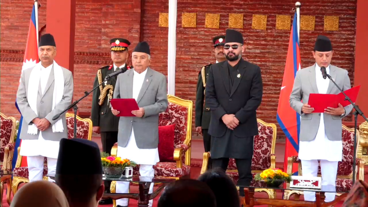 सभामुख डीपी अर्यालले लिए शपथ