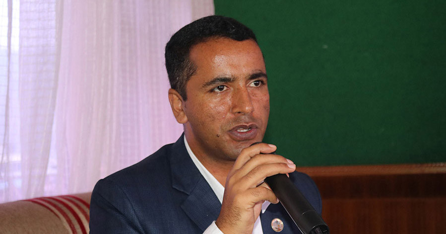 सरकारले स्टन्ट नगरोस्, संविधान पढोस्ः नेकपा सांसद दुलाल
