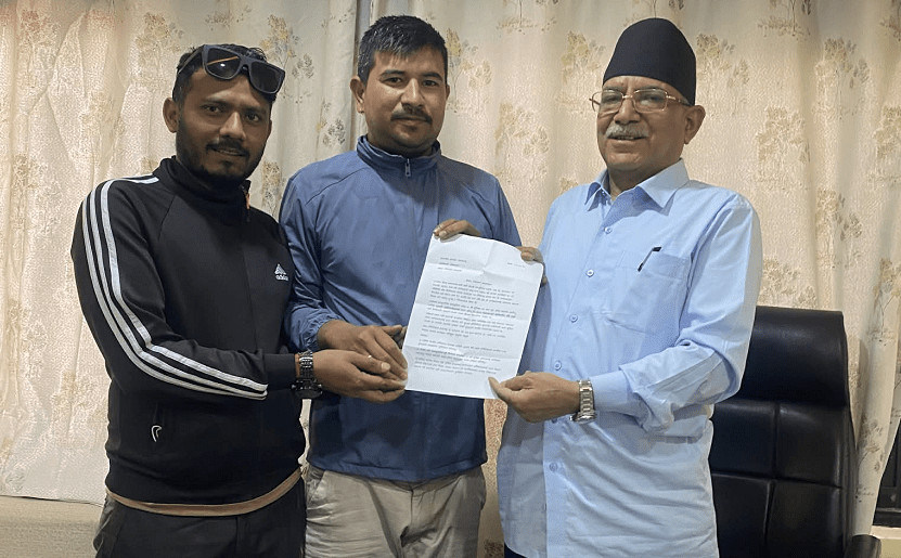 पार्टीको सबै समितिमा युवाहरूलाई समेट्न प्रचण्ड समक्ष युवाहरूको माग