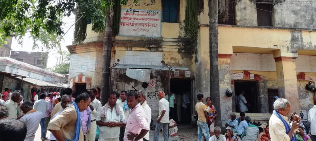 बिचौलियामाथि धरपकडको विरोधमा पर्साका लेखापढी व्यवसायीद्वारा अनिश्चितकालीन हड्ताल घोषणा