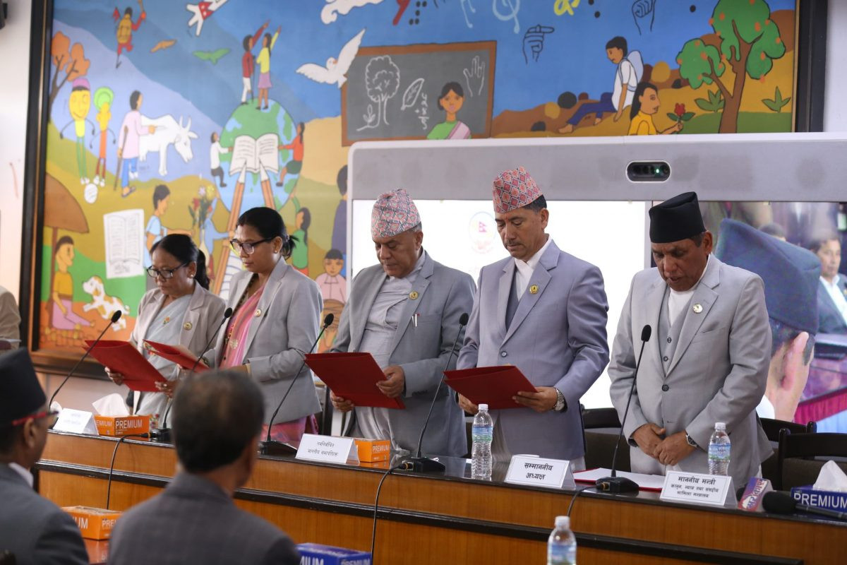 राष्ट्रियसभाका समिति सभापतिहरूले लिए शपथ