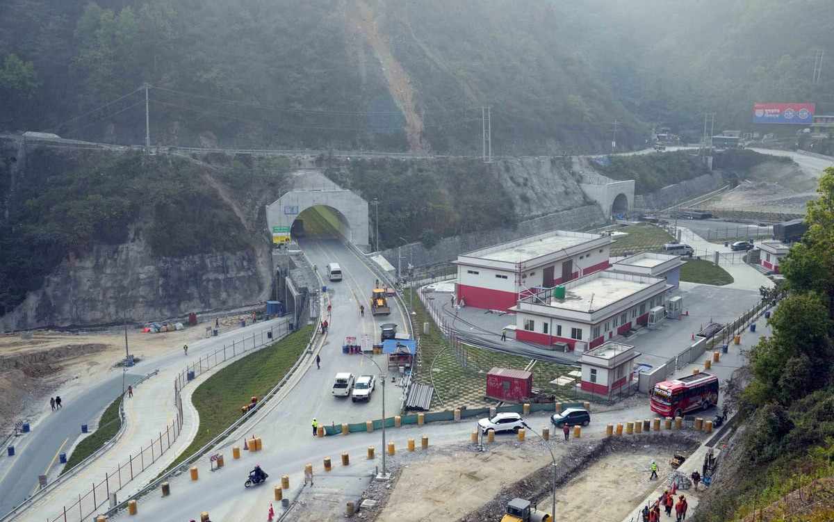 सञ्चालनको अन्तिम तयारीमा नागढुङ्गा सुरुङमार्ग (तस्बिरहरू)