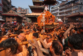 भक्तपुरमा सिन्दुरको वर्षा (फोटो फिचर)