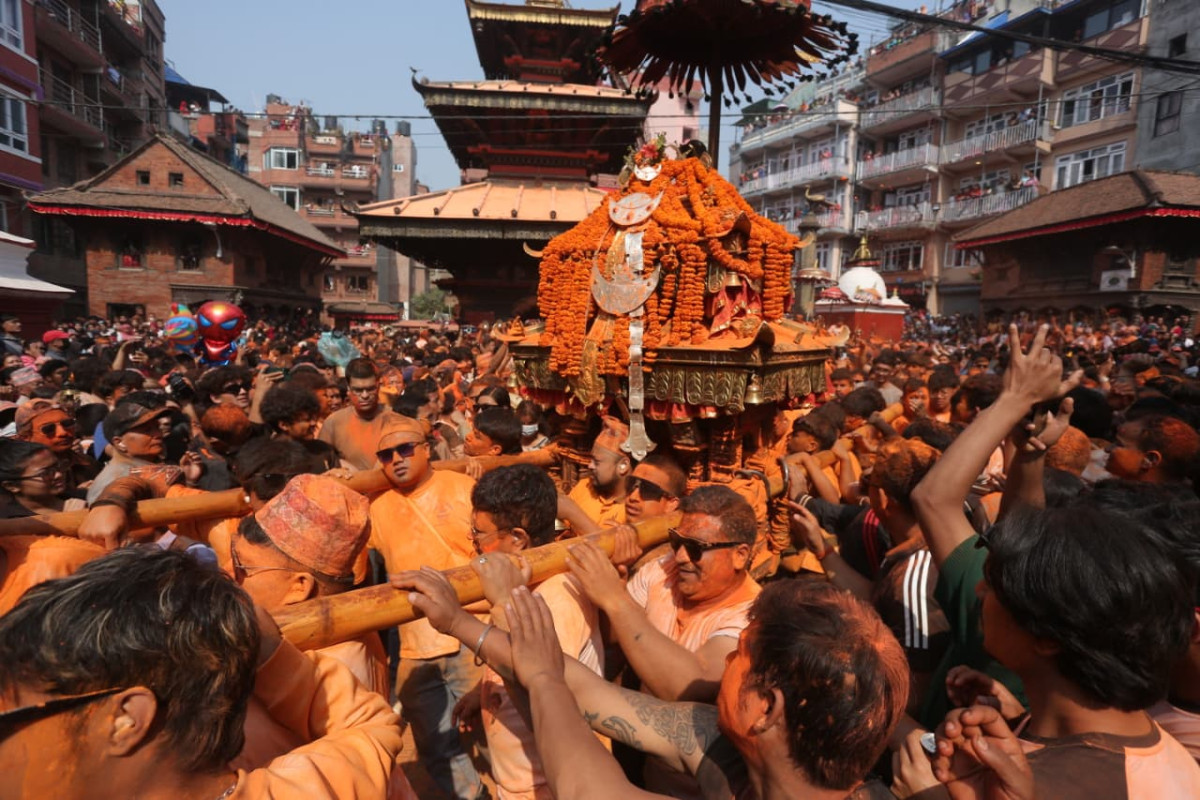 भक्तपुरमा सिन्दुरको वर्षा (फोटो फिचर)