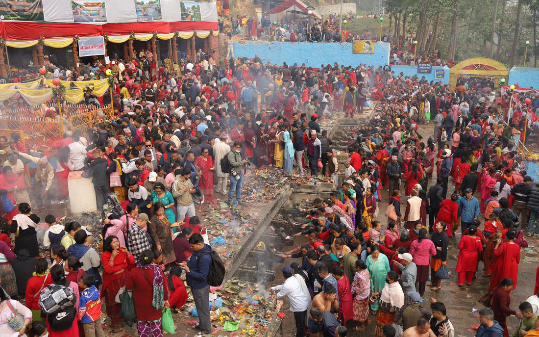आमाको मुख हेर्ने दिन आजः मातातीर्थ कुण्डमा भक्तजनको घुइँचो