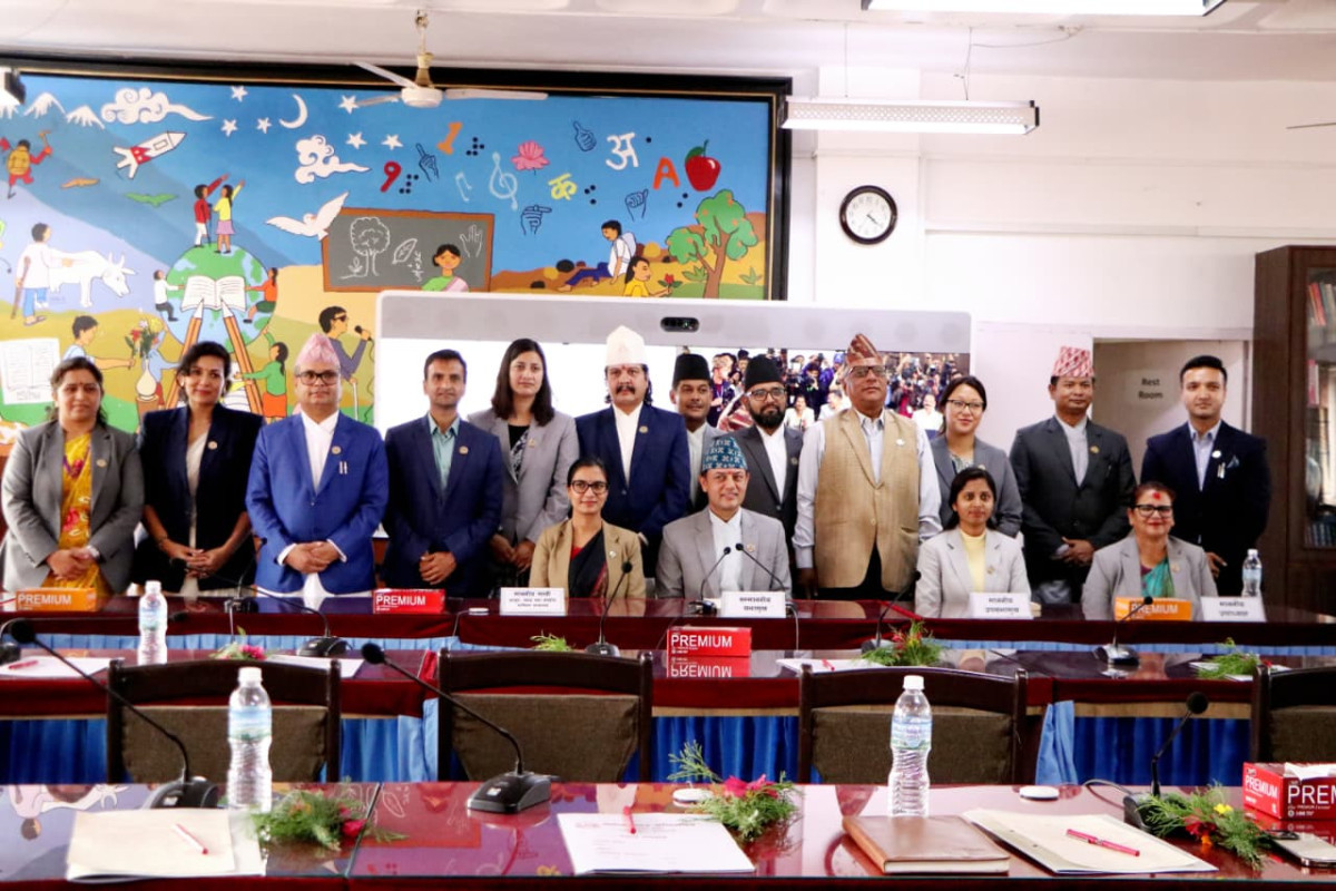 संसदीय समितिका सभापतिले लिए पद तथा गोपनीयताको शपथ