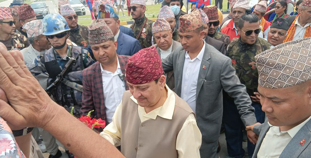 बाजागाजासहित पोखरामा पूर्वराजा ज्ञानेन्द्रको स्वागत