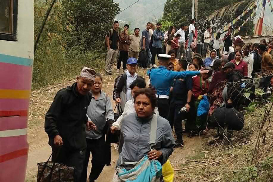 वीपी राजमार्गमा अलपत्र ६२७ यात्रुको उद्धार, ८ स्थानबाट डाइभर्सन बनाउन सुरु