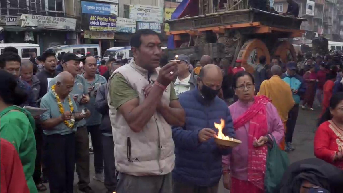 रातो मत्स्येन्द्रनाथको रथ लगनखेल बसपार्कमाः आज रातिदेखि बलि अर्पणको परम्परा