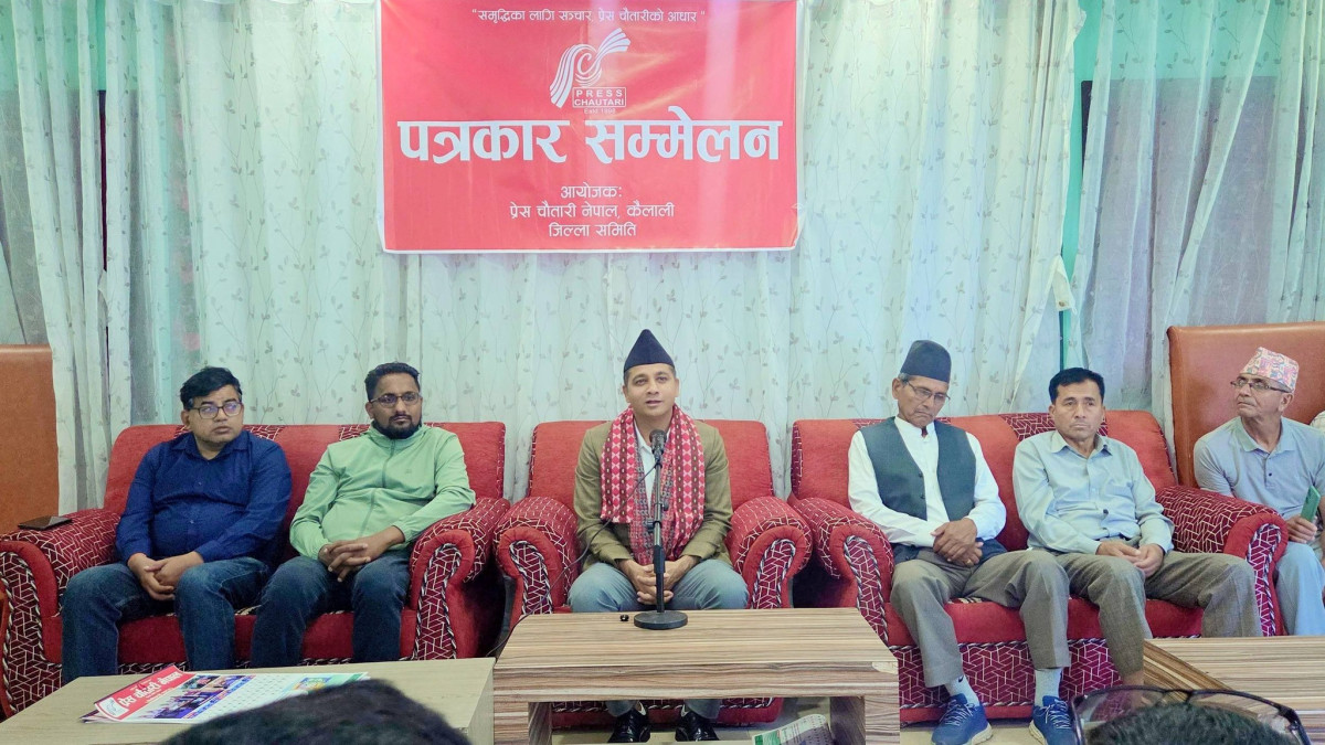 सरकार टाउकोले टेकेर उल्टो बाटोमा हिँडिरहेको छ, गन्तव्यमा पुग्दैनः प्रमुख सचेतक महर