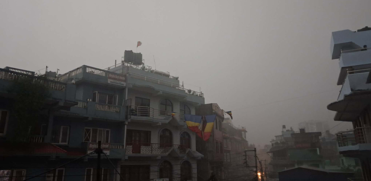 काठमाडौं उपत्यकामा हावाहुरीसहित वर्षा