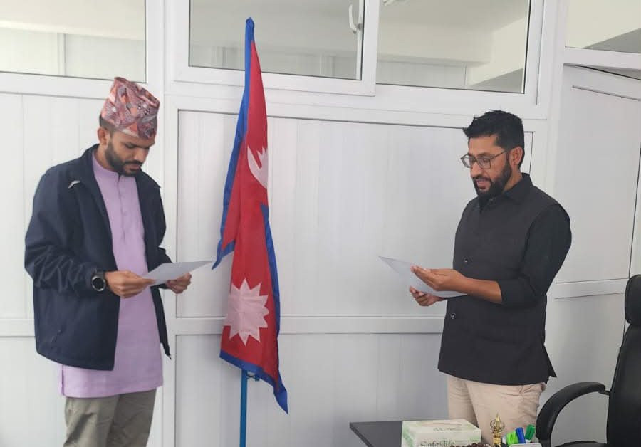सागर ढकालले लिए केन्द्रीय सचिवालय सदस्यको शपथ