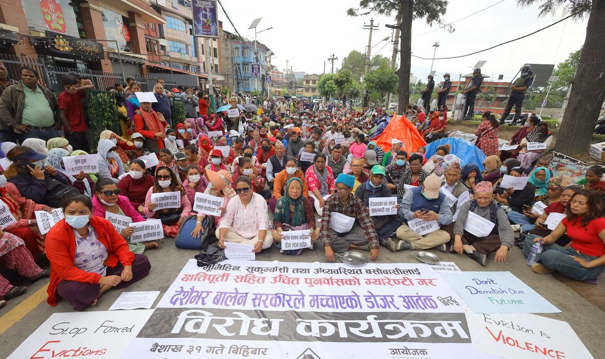 डोजर आतङ्क र संस्थागत हत्या रोक्न माग गर्दै सुकुमबासीहरू सडकमा