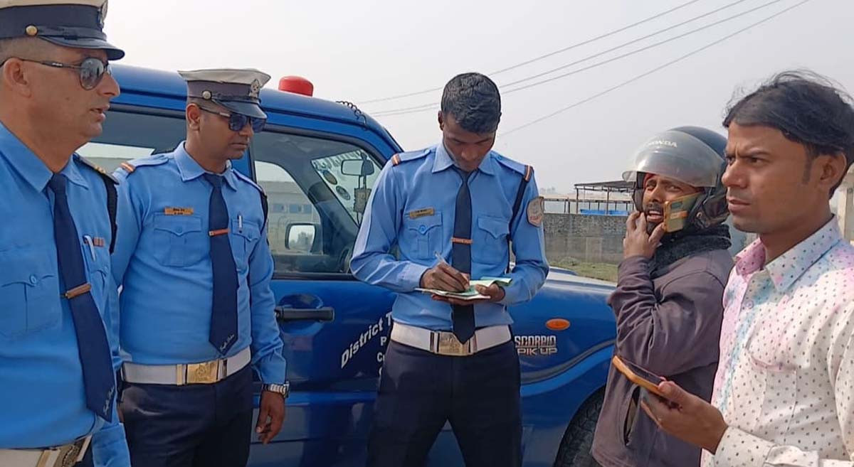 ट्राफिक कारबाही : २४ घण्टामा चार लाख ७९ हजार राजस्व सङ्कलन