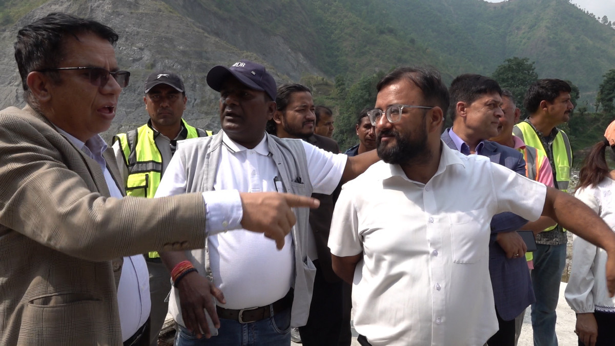 विपी राजमार्ग पुनर्निर्माणको काम अघि बढ्यो, समयमै सक्न पूर्वाधर सचिवकाे निर्देशन