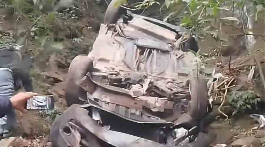 शिवपुरीमा भिरबाट कार खस्यो, एक जनाको मृत्यु
