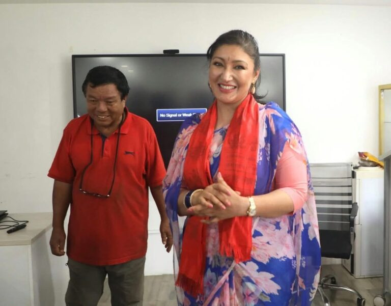 पूर्वयुवराज्ञी हिमानी शाहले कीर्तिपुरस्थित राष्ट्रिय आविष्कार केन्द्रको गरे अवलोकन