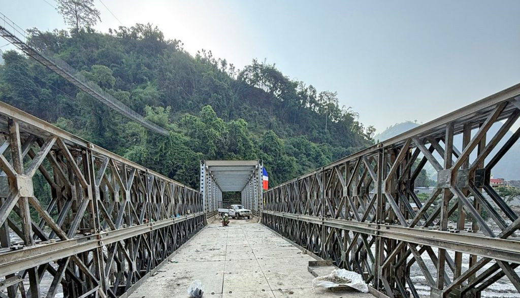 बागमती पुलबाट नदीमा खस्यो कार, चालक स्टेरिङमै मृत भेटिए