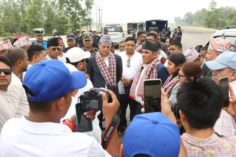 सभामुख र राष्ट्रियसभा अध्यक्षद्वारा दोधरा–चाँदनीमा प्रस्तावित सुक्खा बन्दरगाह क्षेत्रको अवलोकन