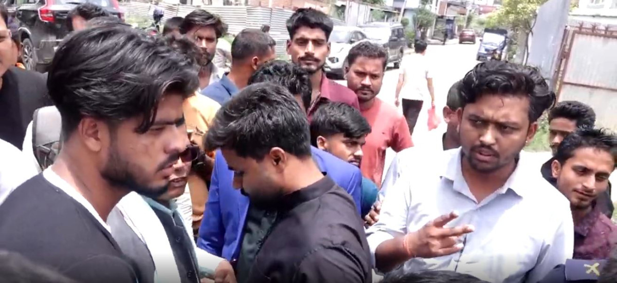 रास्वपा केन्द्रीय कार्यालयमा बाराका कार्यकर्ताको विरोध प्रदर्शन