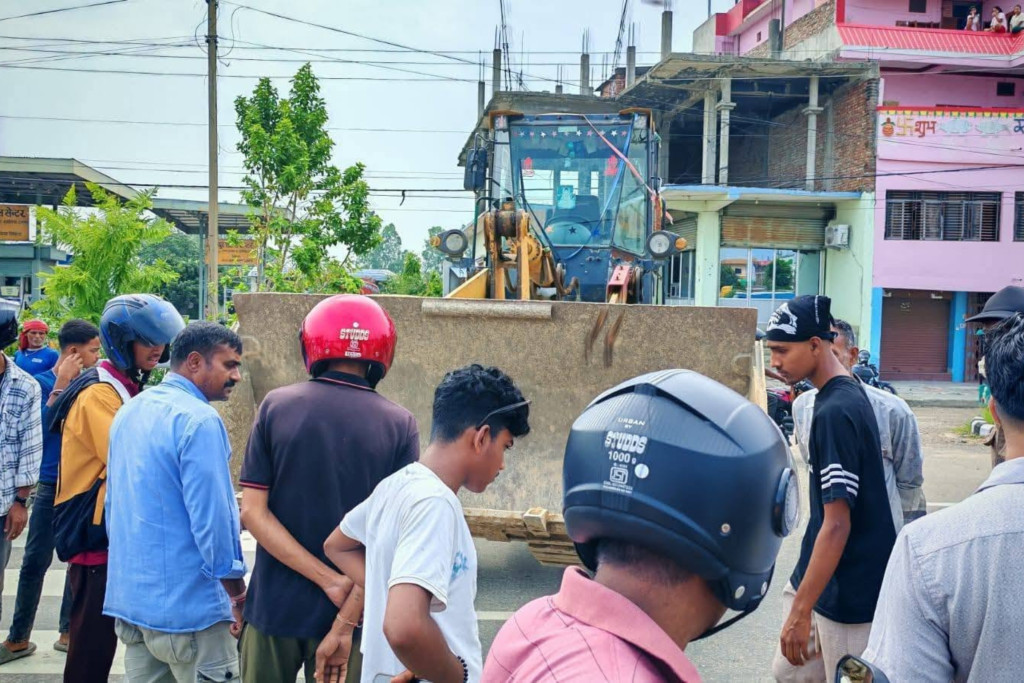जेसीबीमा मोटरसाइकल ठोक्किँदा एक जनाको मृत्यु