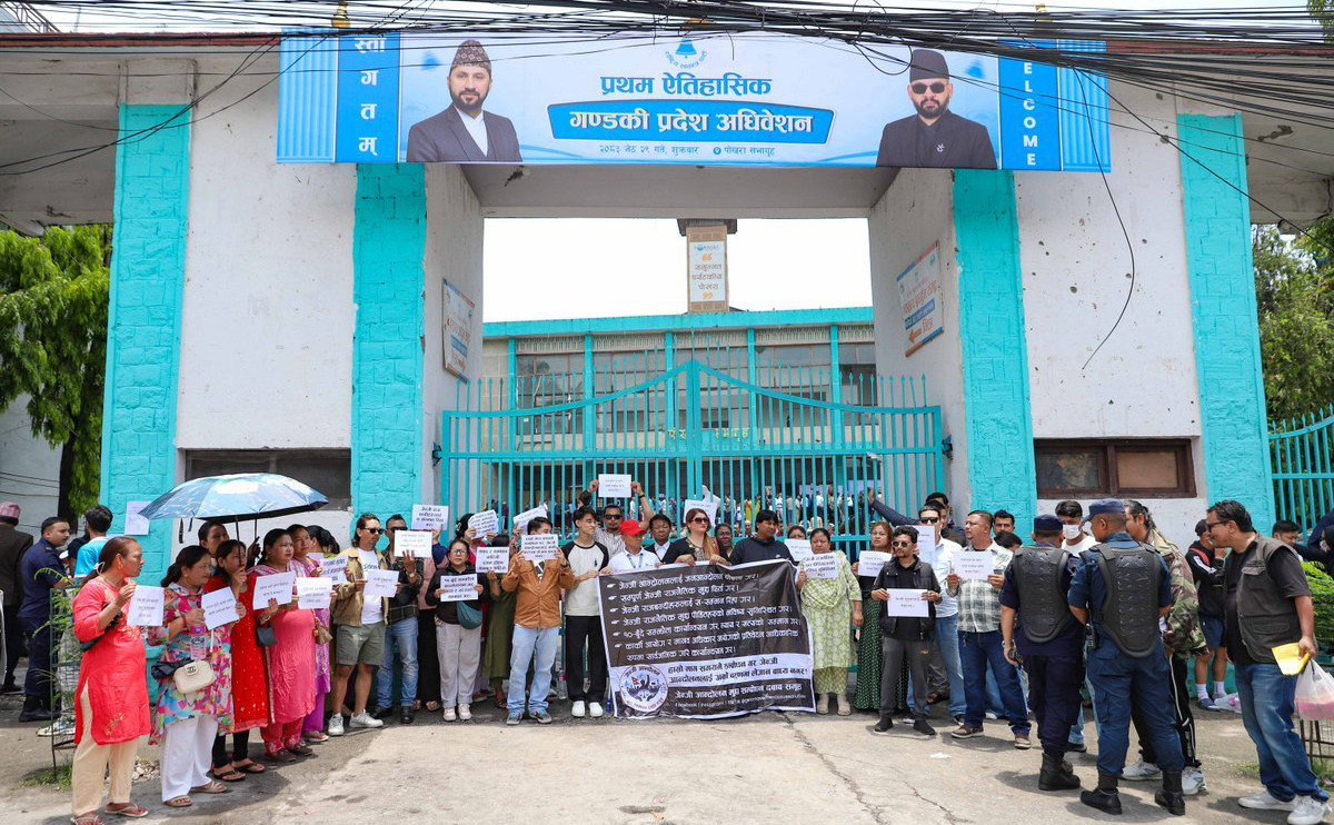 रास्वपा प्रदेश अधिवेशनस्थल बाहिर जेन्जी आन्दोलन दबाब समूह’ को प्रदर्शन