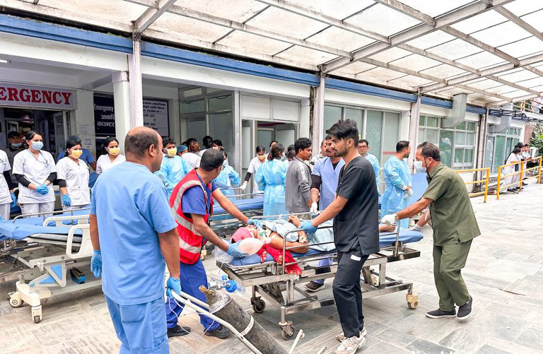 यस्तो छ काभ्रे बस दुर्घटनामा घाइते १६ जनाको अवस्था (विवरणसहित)